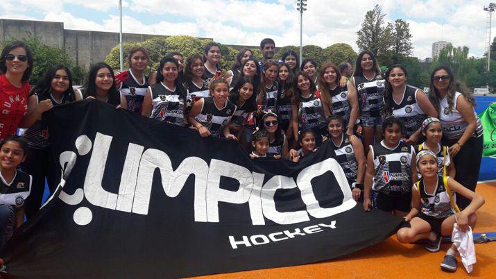 Las chicas de Oliacutempico Hockey estuvieron con Las Leonas