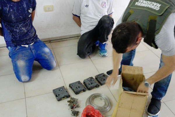 Fueron a buscar encomienda con cuatro kilos de marihuana y quedaron detenidos 