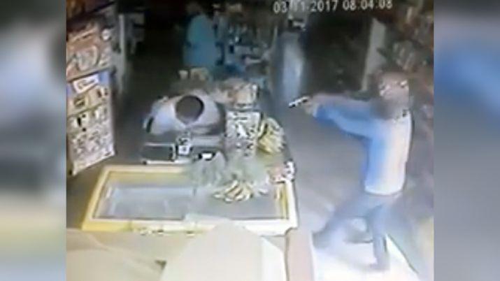 VIDEO  Un comerciante fue acribillado a balazos por dos ladrones