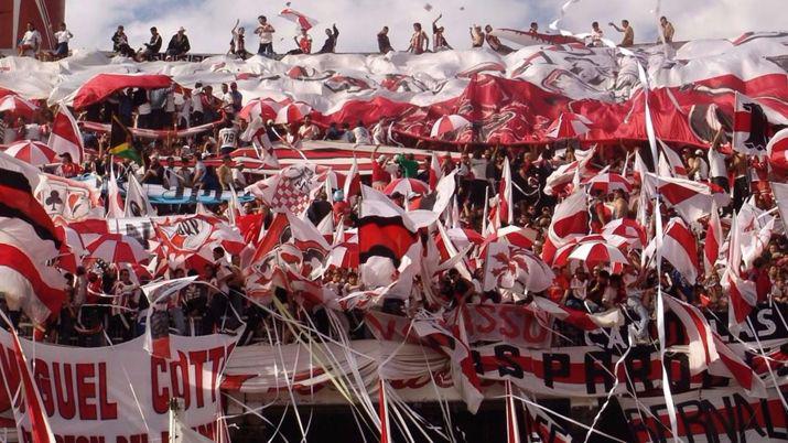 Santiaguentildeos invaden el Monumental