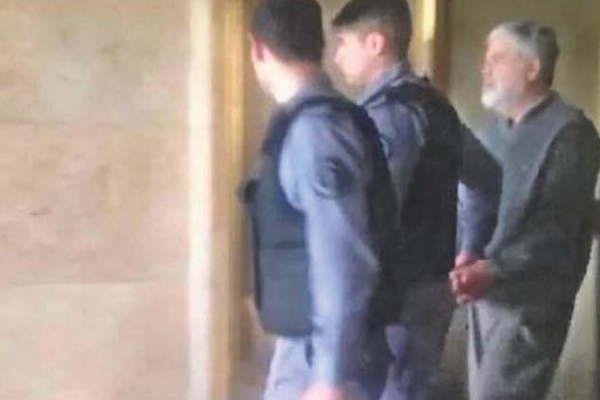 De Vido cuestionoacute a Gioja por guardar silencio tras su detencioacuten