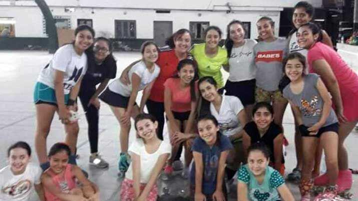 Alumnas de patiacuten viajaraacuten para participar de una competencia uacutenica en Mendoza