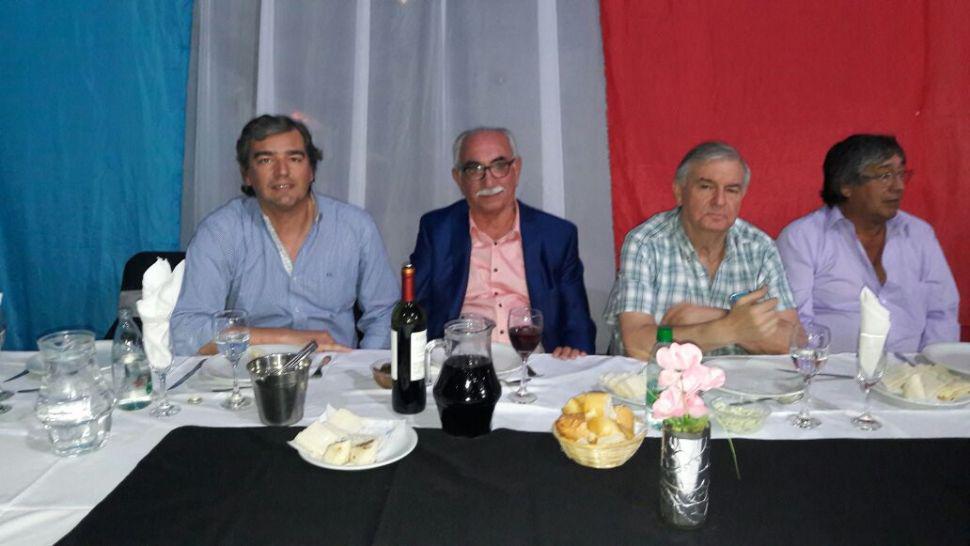 Con gran alegriacutea se realizoacute la cena por el Diacutea del Canillita