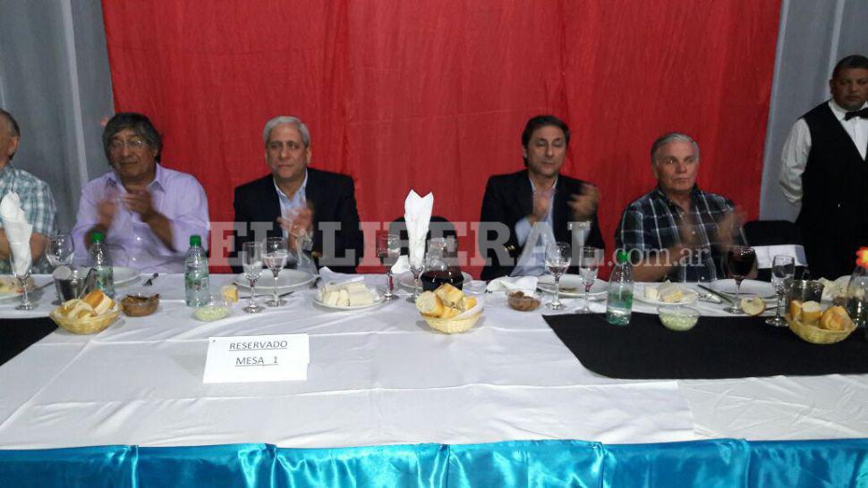 Con gran alegriacutea se realizoacute la cena por el Diacutea del Canillita