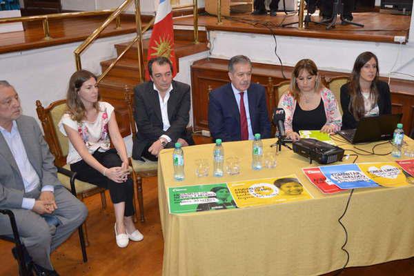 La Subsecretariacutea de Nintildeez Adolescencia y familia Unicef lanzaron la campantildea Crianza sin violencia