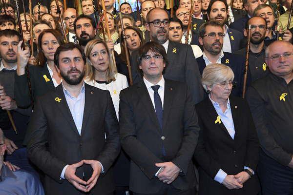 Puigdemont se reunioacute en Bruselas con 200 alcaldes