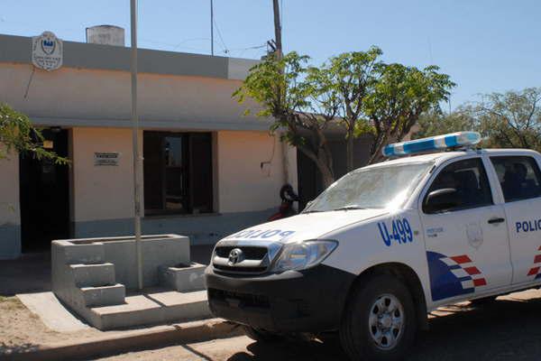 Lo inmovilizaron amordazaron y amenazaron para robarle 43 mil