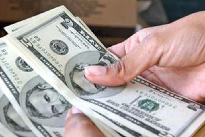 El dólar cedió tres centavos a  1782