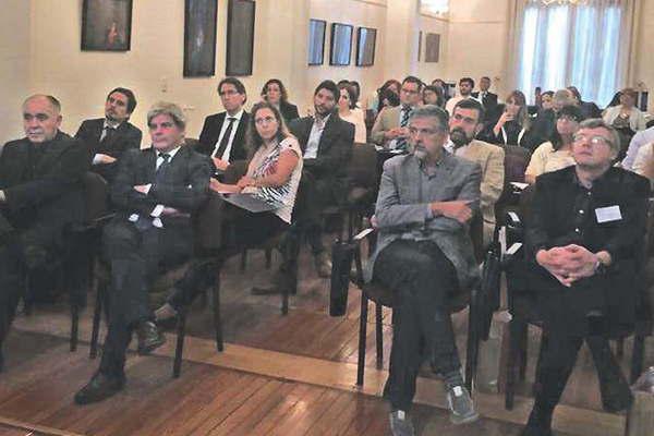 Primer encuentro nacional  de fiscales para la proteccioacuten  de intereses general