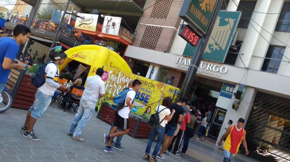 Multitudinaria concurrencia en el uacuteltimo diacutea de inscripcioacuten para El Maratoacuten