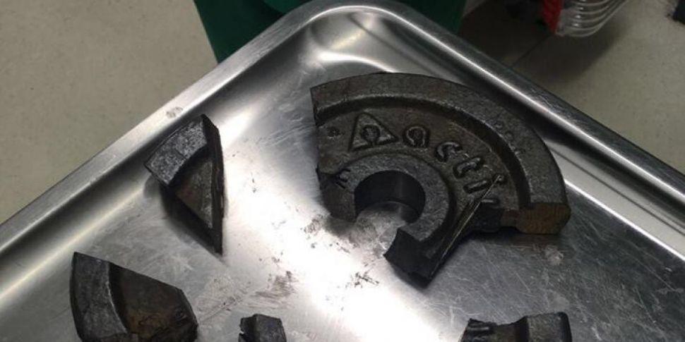 Atascoacute su pene en una pesa y bomberos tuvieron que salvarlo