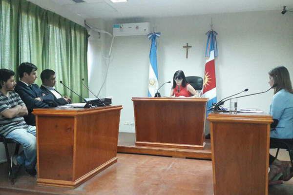 Diacuteez diacuteas preso por coaccionar a su ex con fotos hot