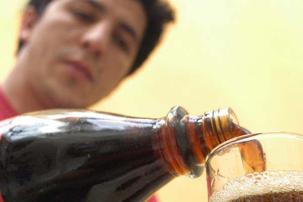 Fabricantes de bebidas sin alcohol piden reducir el 30-en-porciento- de evasioacuten