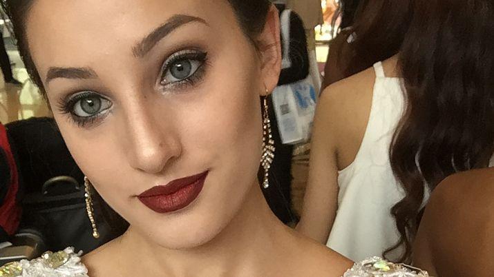 Avril Marco- Quiero dejar al paiacutes en lo maacutes alto