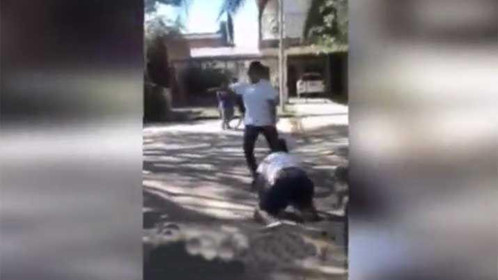 Video  Brutal patada de un alumno a su compantildeero en la cara