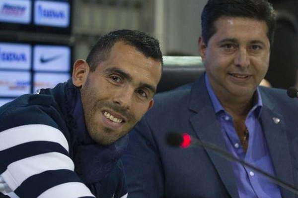 Angelici se fue a China a buscar al Apache