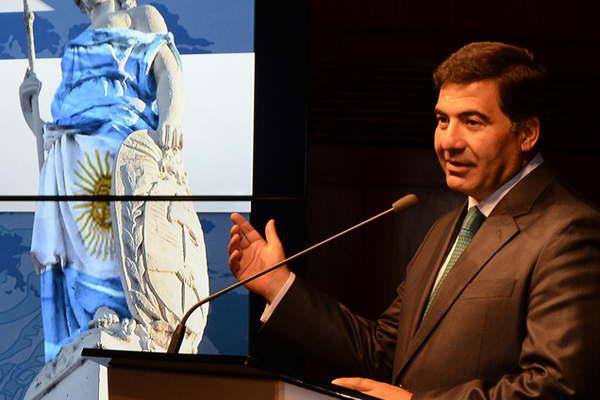 Procesan a Echegaray por presuntos sobreprecios