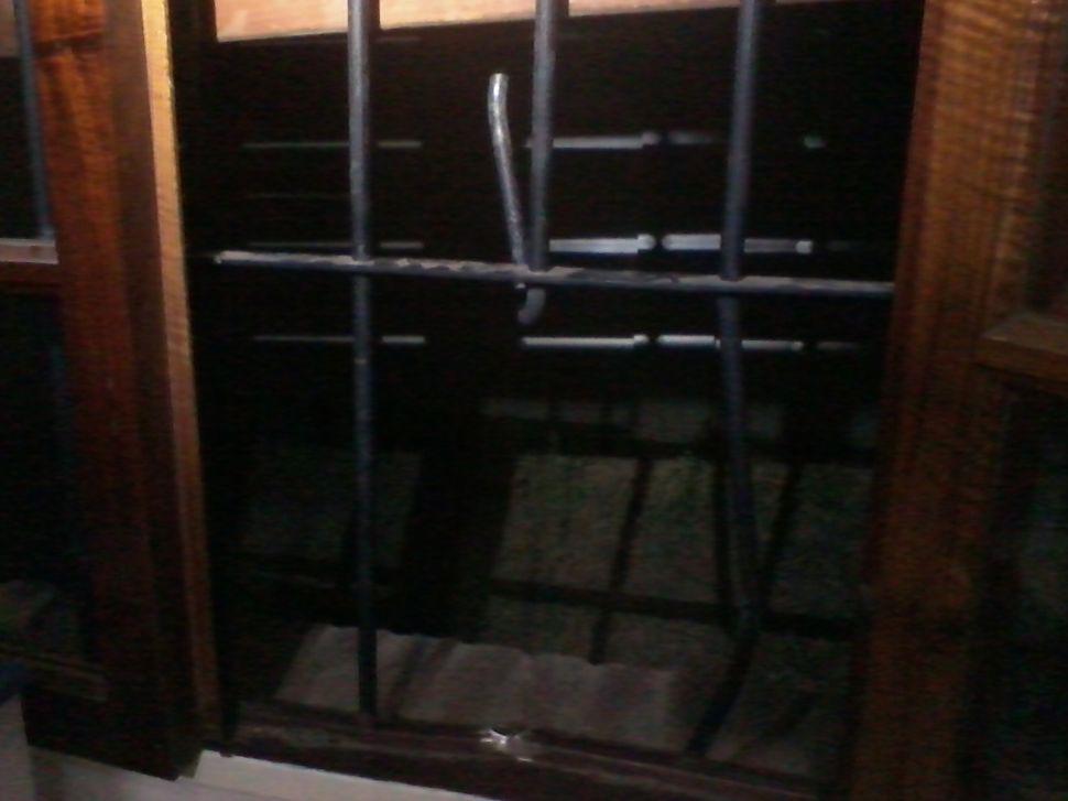 Salioacute de bantildearse y descubrioacute que le robaron 30 mil