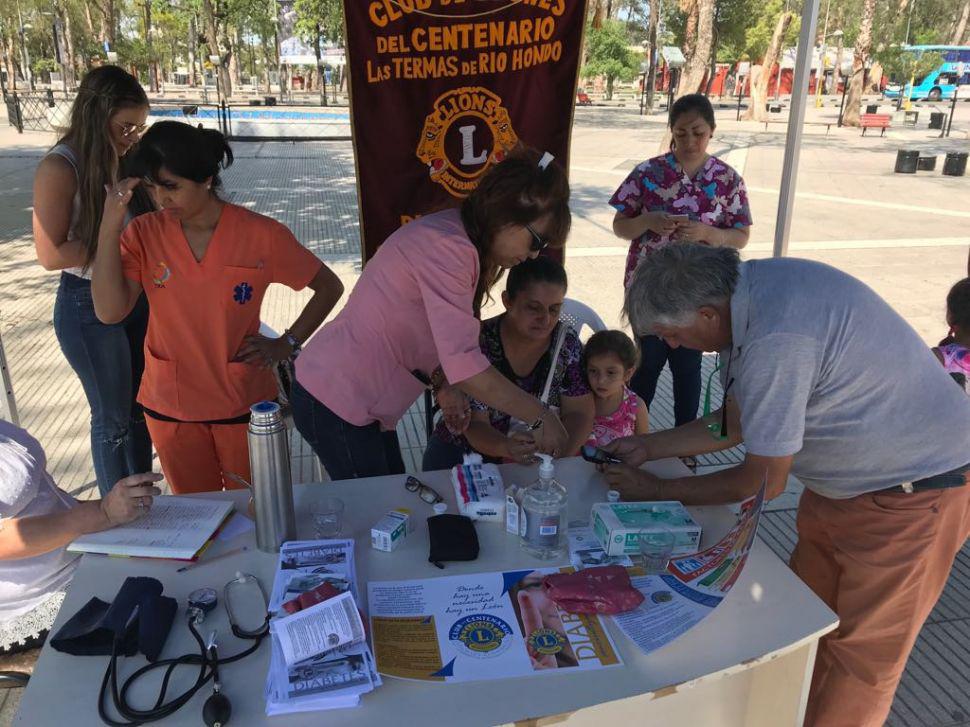 El Club de Leones realiza actividades en conmemoracioacuten al Diacutea Mundial de la Diabetes