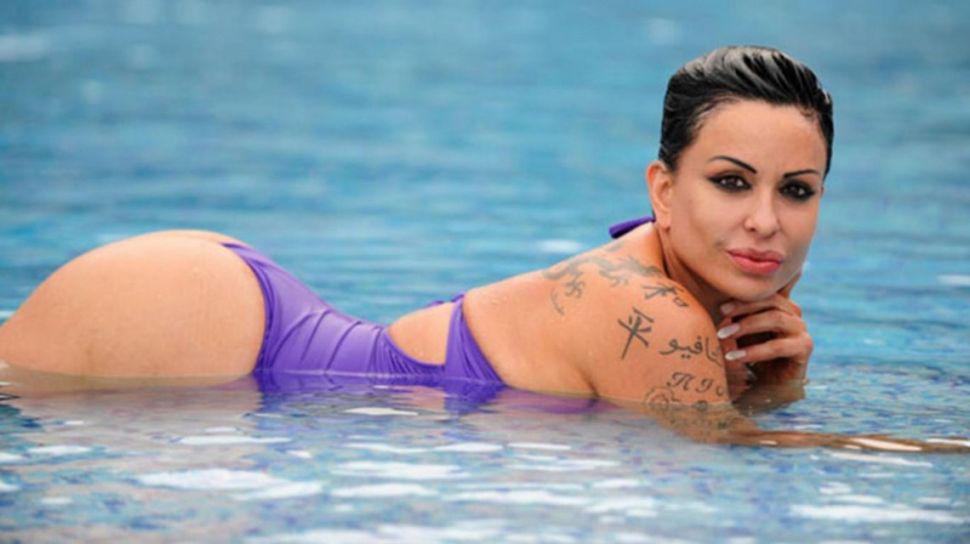 Daniela Cardone y su desnudo en la ducha