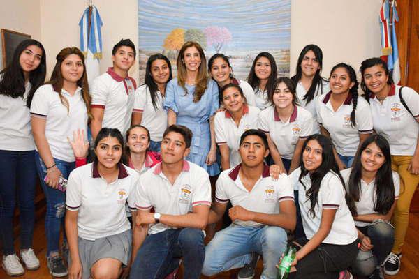 Grupos de alumnos del colegio Agroteacutecnico  de Nueva Esperanza visitaron Casa de Gobierno