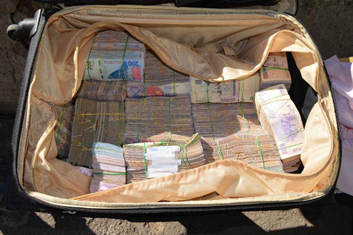 Secuestran m�s de 4 millones de pesos sin documentación legal