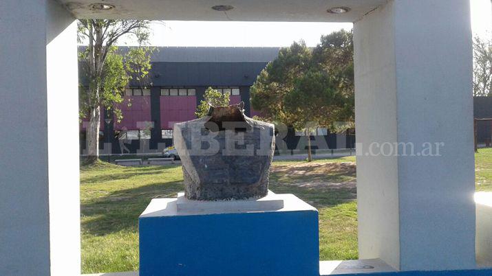 Le arrancaron la cabeza al busto del Gral Martiacuten Miguel de Guumlemes