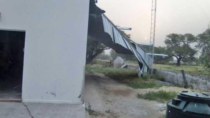 Un vendaval se llevó el techo de la capilla San Cayetano en Malbrn