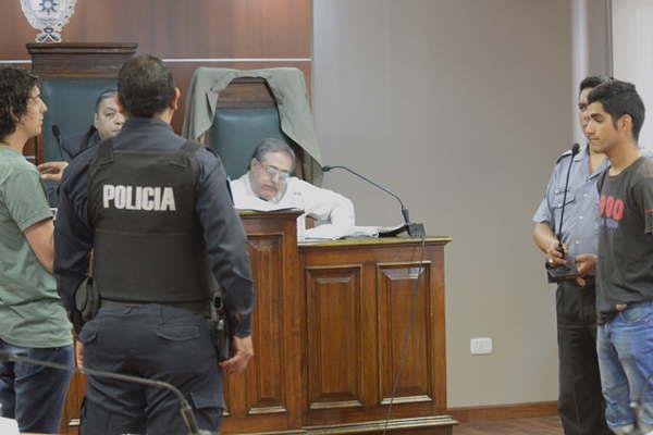 Descubren faca en el bantildeo mientras juzgan a Fernaacutendez Oro y Cortez por crimen de Toloza