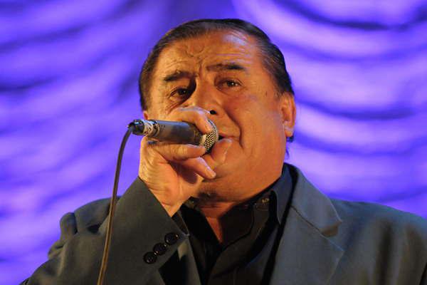 Un ex Los Alfiles cantaraacute con Loacutepez La Medallita