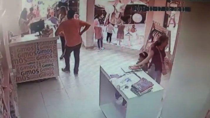 VIDEO  Mechera reconocida roboacute con una menor de edad