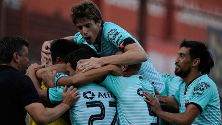 Coloacuten vencioacute a Argentinos como visitante y se prende