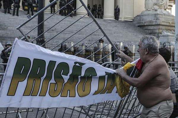 Asamblea de Riacuteo de Janeiro liberoacute a tres diputados presos acusados por corrupcioacuten
