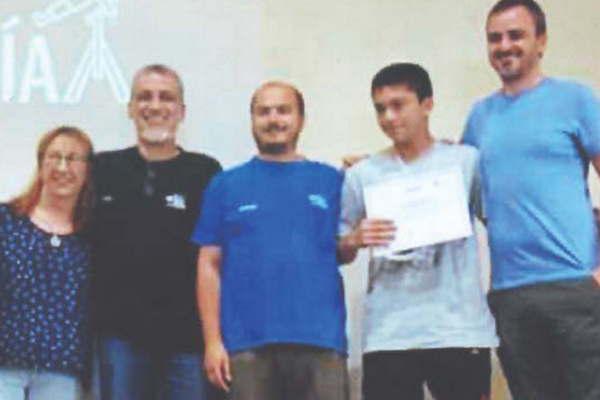 Alumno santiaguentildeo premiado en Olimpiacuteadas de Astronomiacutea 2017