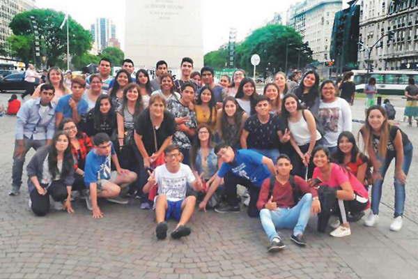 Enriquecedora experiencia de alumnos loretanos en el Parlamento Juvenil 