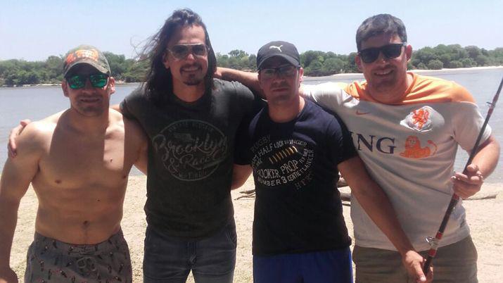 Christian Sancho de pesca en Estacioacuten Robles