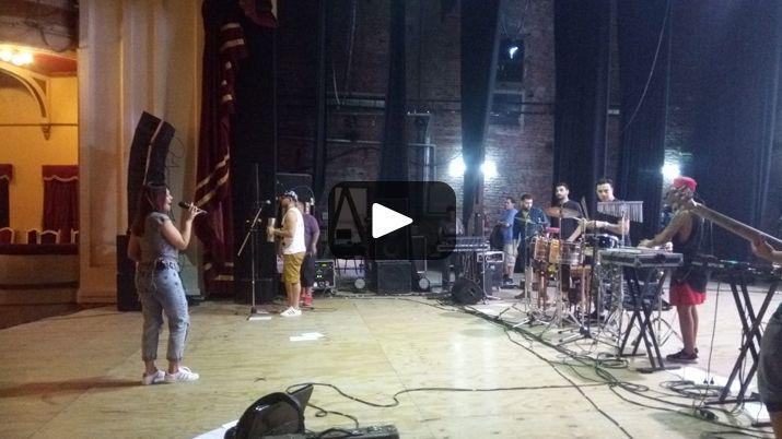 VIDEO Miraacute aquiacute la prueba de sonido de aacutengela Leiva