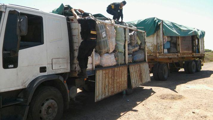 La policiacutea secuestroacute mercaderiacutea ilegal valuada en 7 millones de pesos