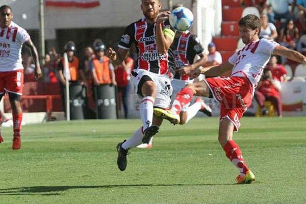 Paacutelido empate sin goles en Santa Fe entre Unioacuten y Chacarita