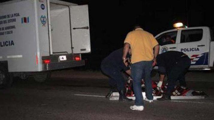 Perdioacute el control de su moto derrapoacute y murioacute