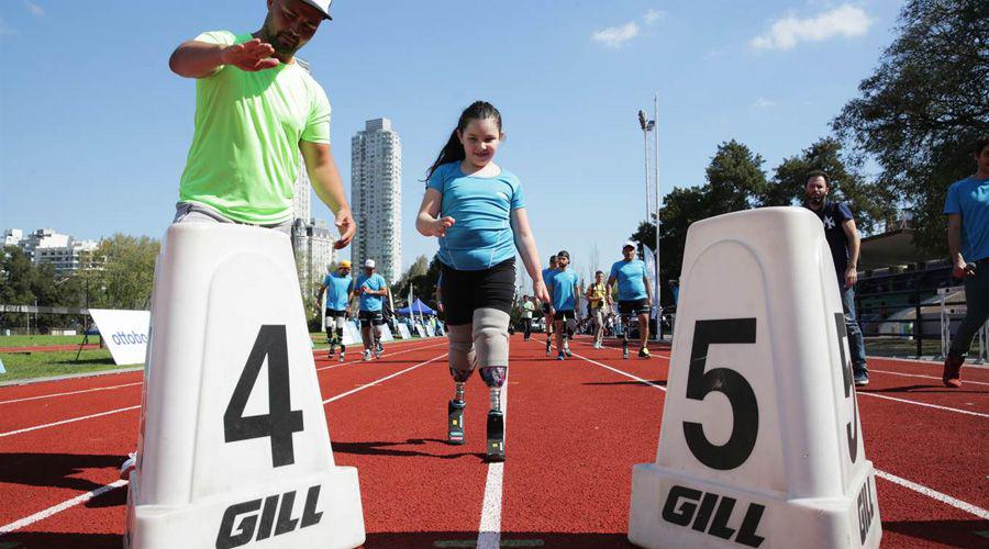 Le amputaron las piernas y deslumbroacute patinando en Las Termas