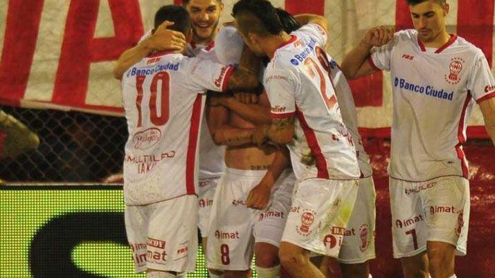 Huracaacuten vencioacute a Veacutelez y se suma a la pelea