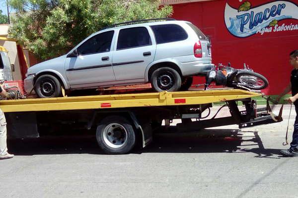 Violento accidente de motocicleta con un automoacutevil en esquina de Aguirre y Formosa