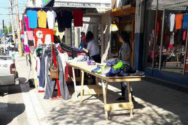 Comerciantes piden tolerancia cero para vendedores informales en La Banda
