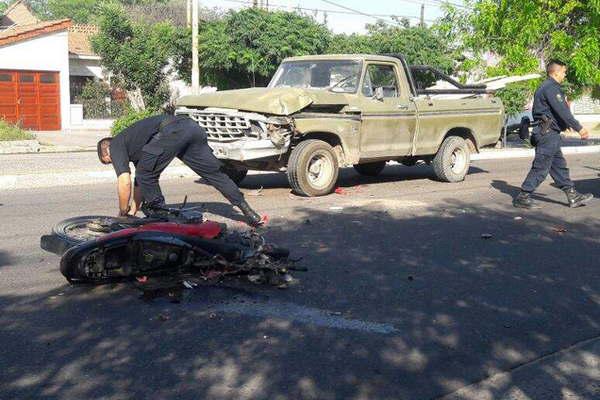 Motociclista de Los Mojones chocoacute y murioacute frente a la casa de sus suegros