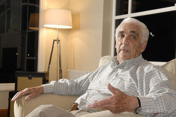 Murioacute Viacutector Martiacutenez ex vicepresidente de Rauacutel Alfonsiacuten