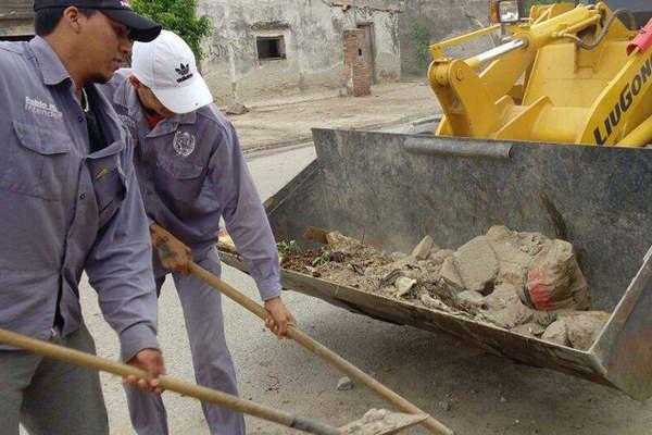 Realizan operativos de limpieza y desmalezamiento en diferentes sectores