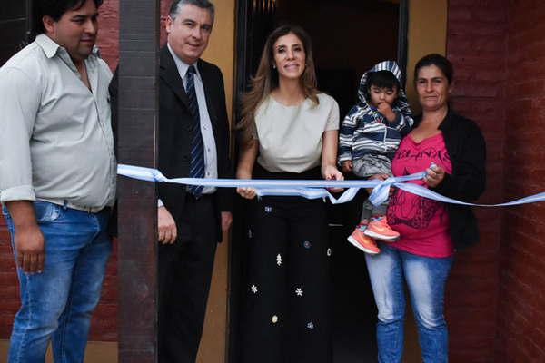 Claudia de Zamora inauguroacute viviendas sociales para varias familias de Chaupi Pozo