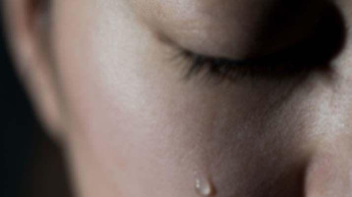 Grave- denuncioacute que su propia hija la atacoacute a golpes