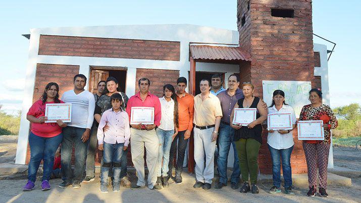 Viviendas sociales para familias de Juanillo y Totora